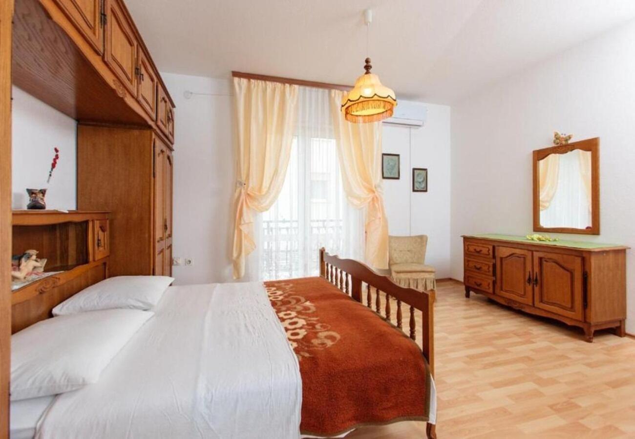 Apartment Knez 1 - 50 M From Beach ポドストラナ エクステリア 写真