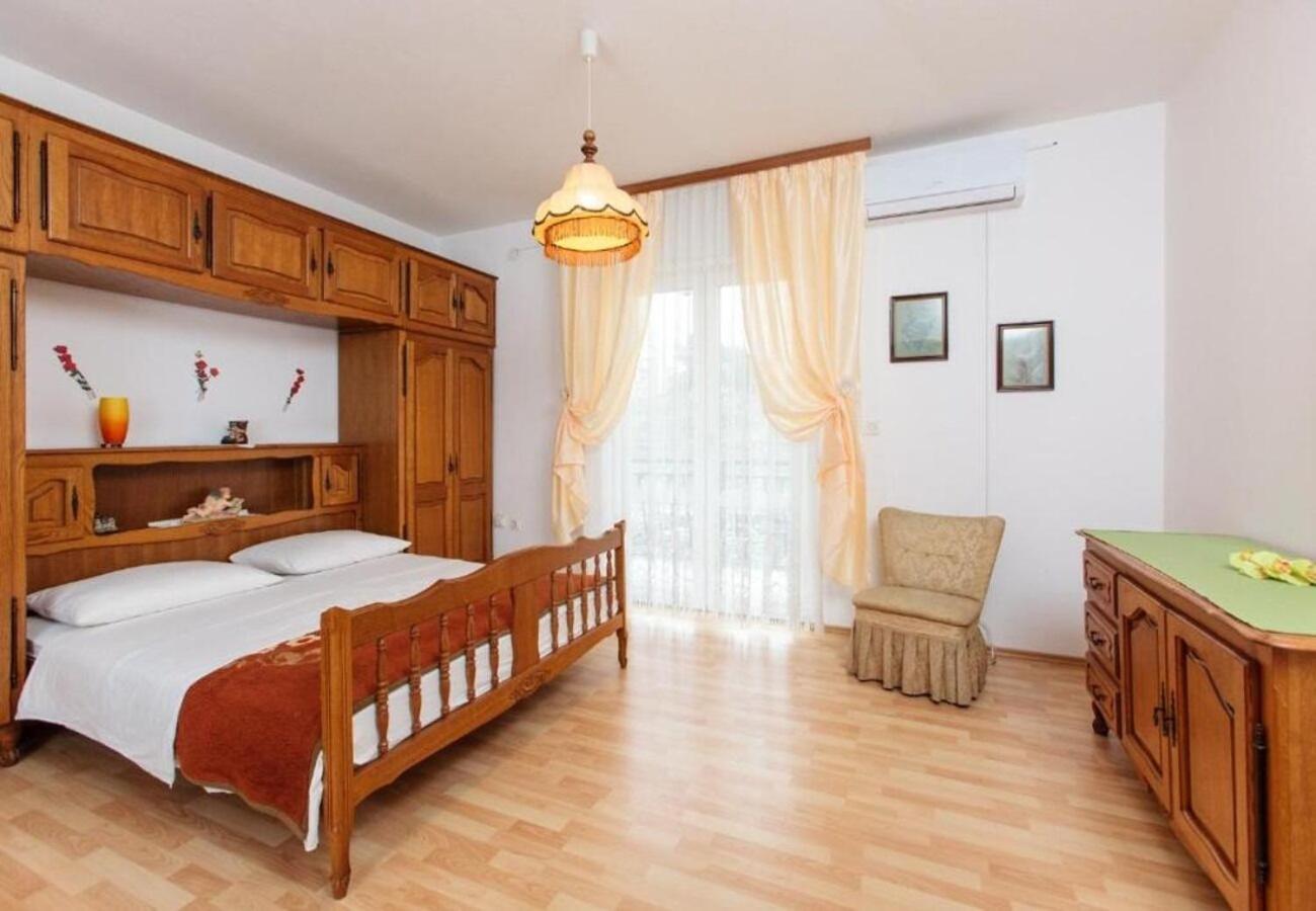 Apartment Knez 1 - 50 M From Beach ポドストラナ エクステリア 写真